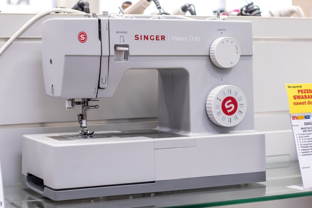 Singer® 4432 Heavy Duty Mechanical Sewing Machine 